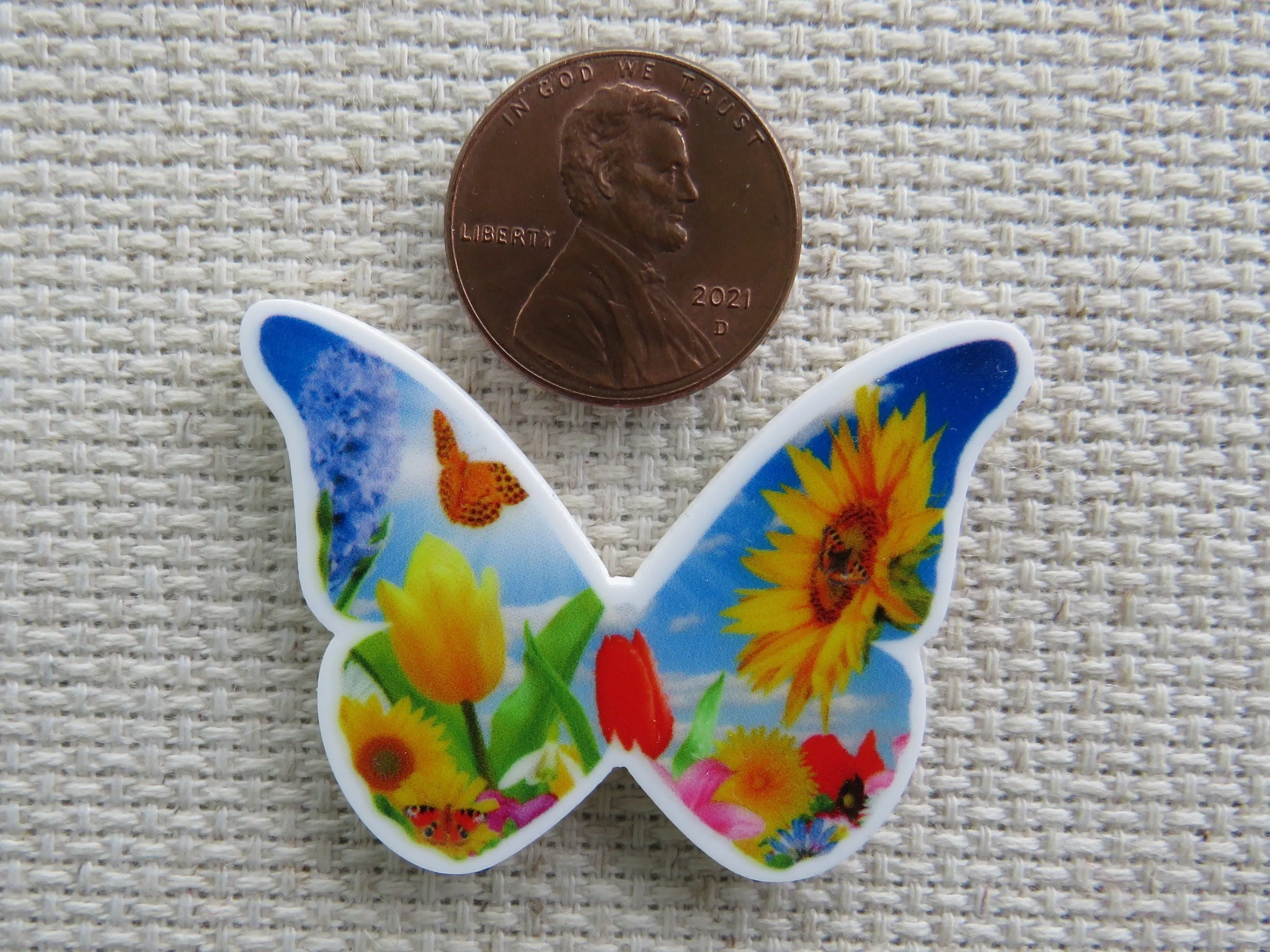 Butterfly with a Sunflower and Tulip Scene Needle Minder, Cover Minder, Magnet