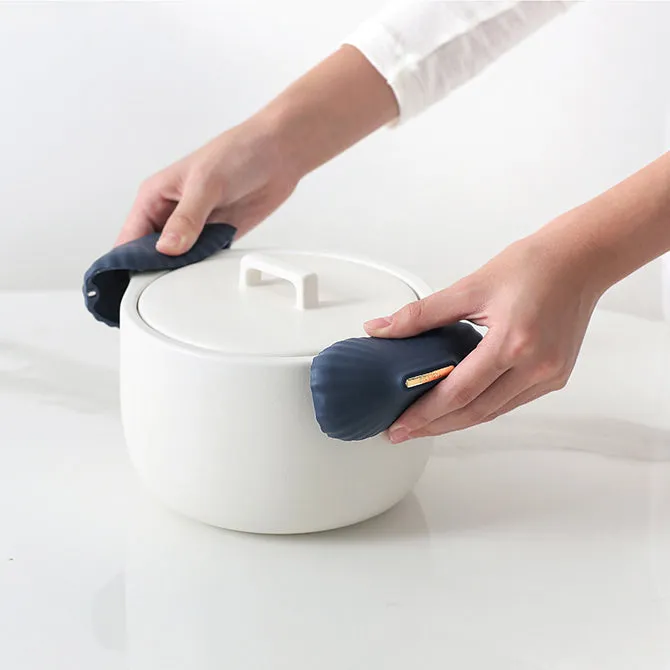 Magnetic Shell Potholder & Oven Mitt - White