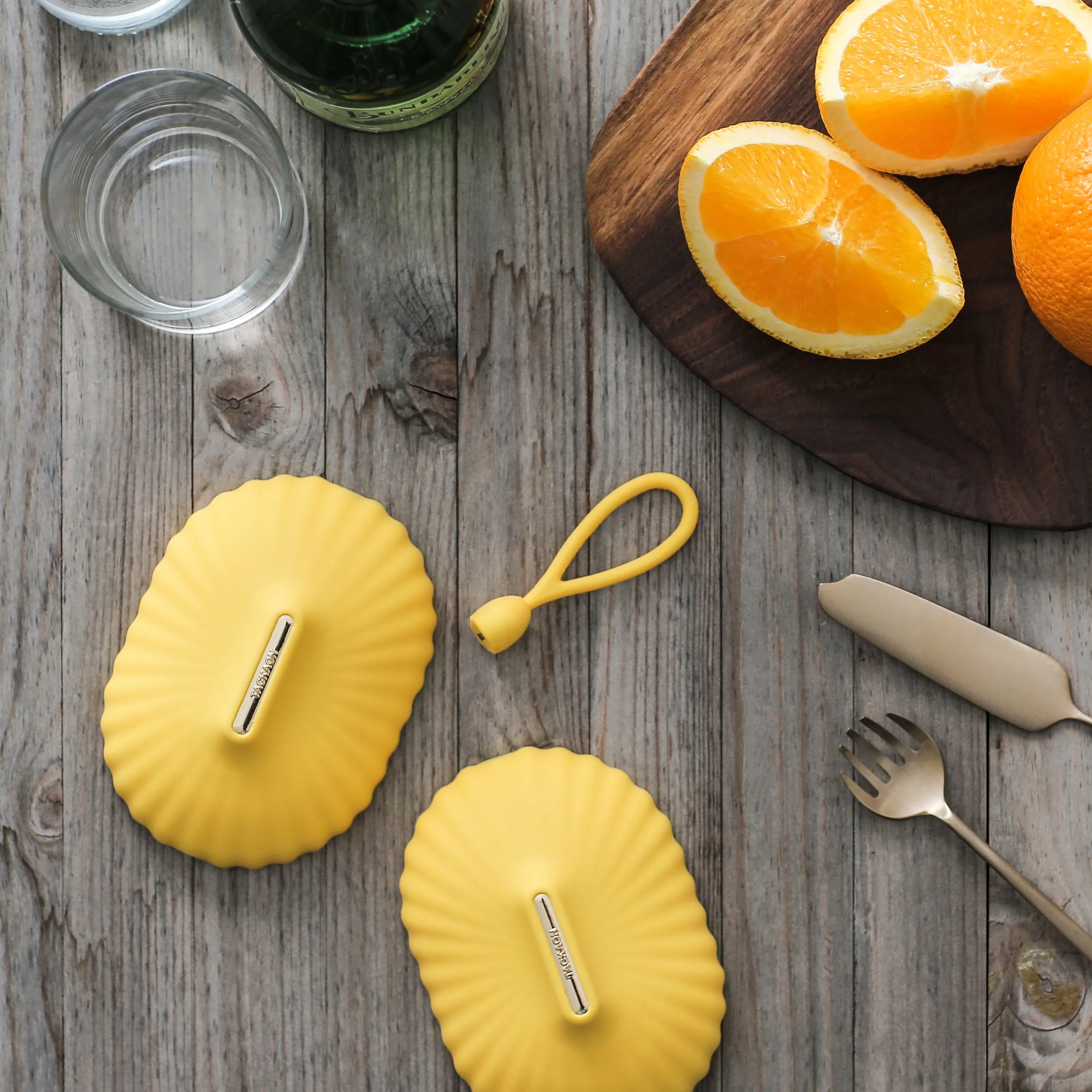 Magnetic Shell Potholder & Oven Mitt - Yellow