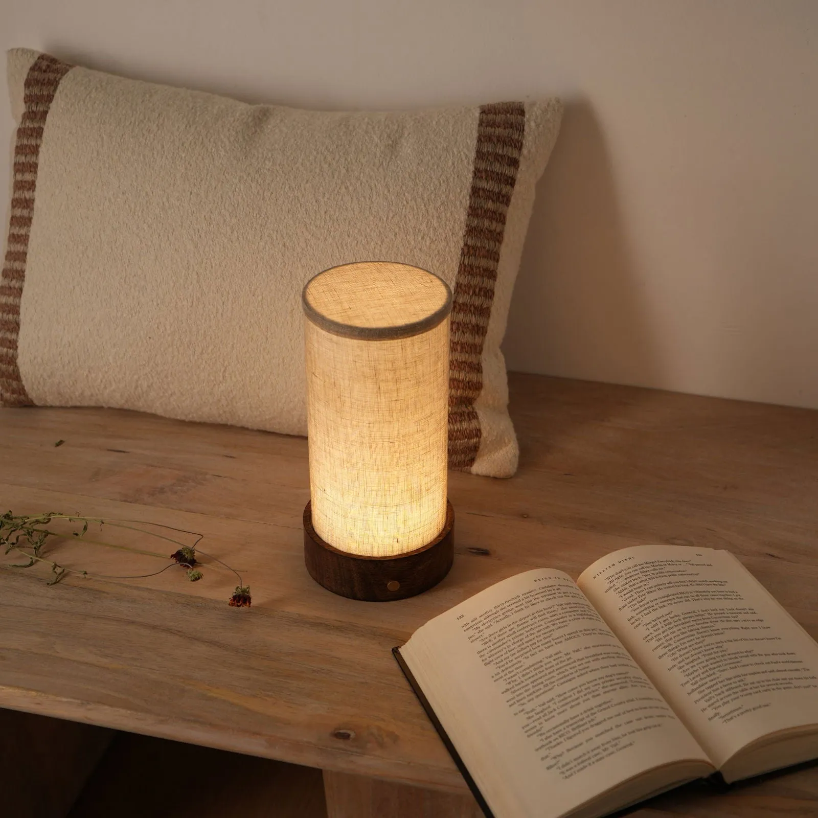 Magnus Touch Table Lamp