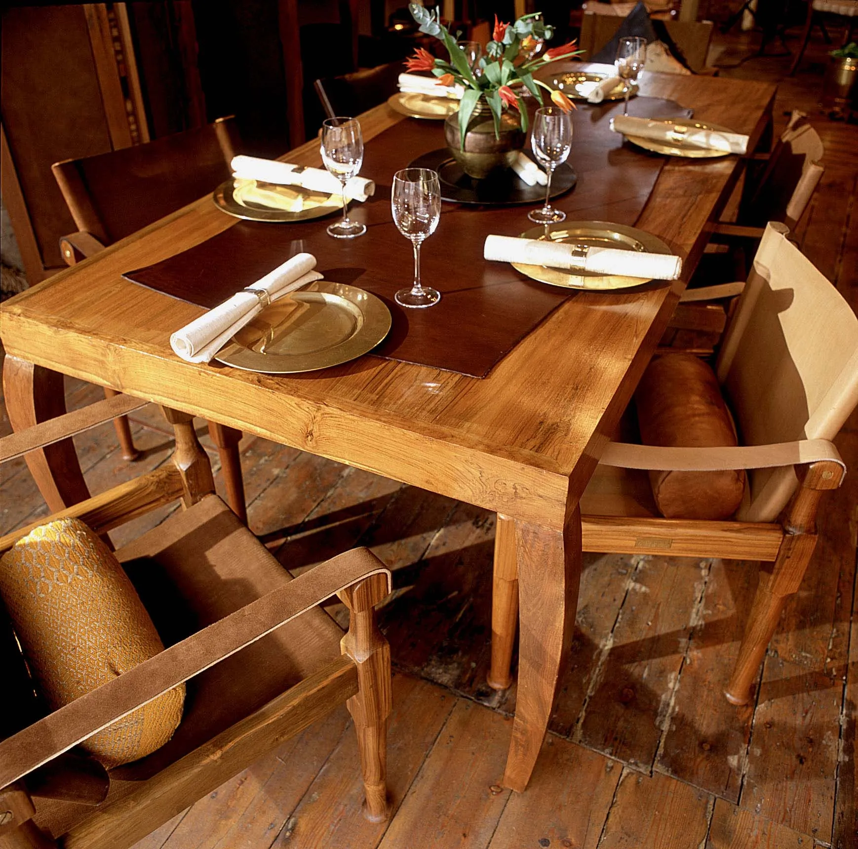 Mahoot Dining Table