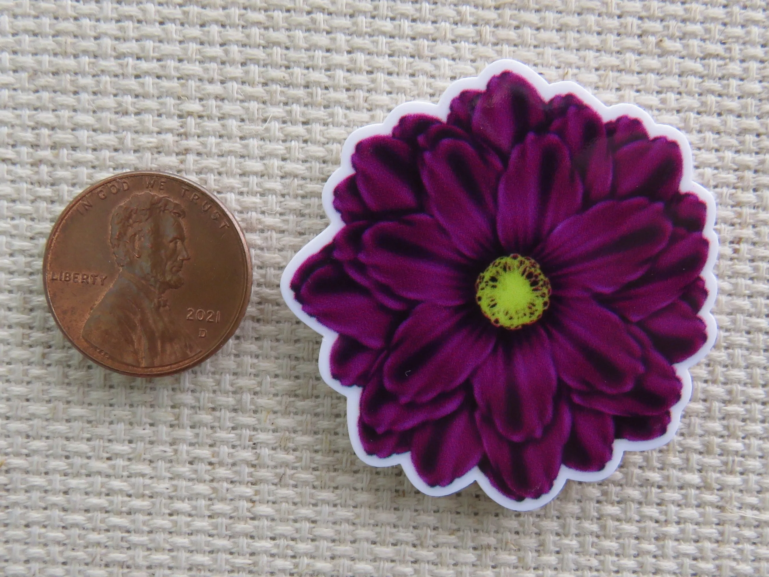 Purple Daisy Needle Minder, Cover Minder, Magnet