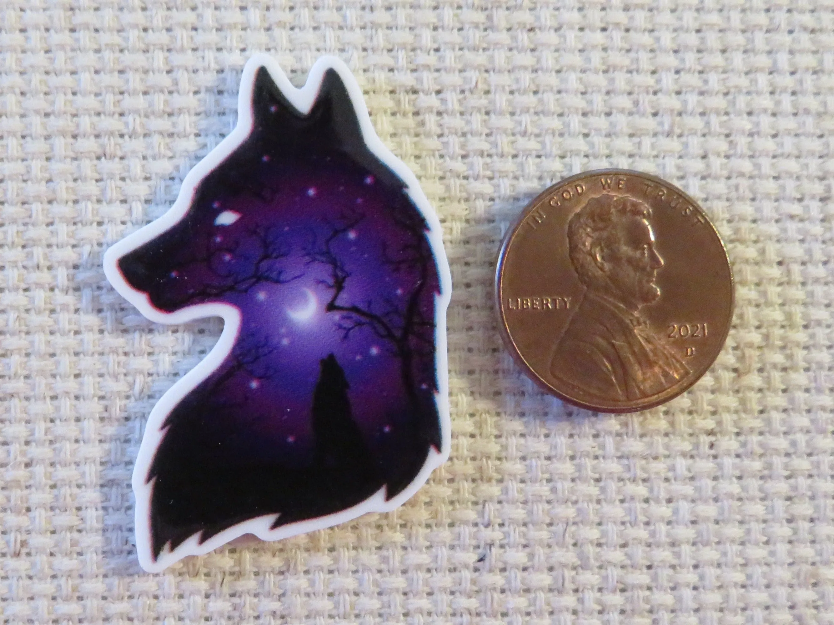 Purple Night Scene Wolf Profile Needle Minder, Cover Minder, Magnet