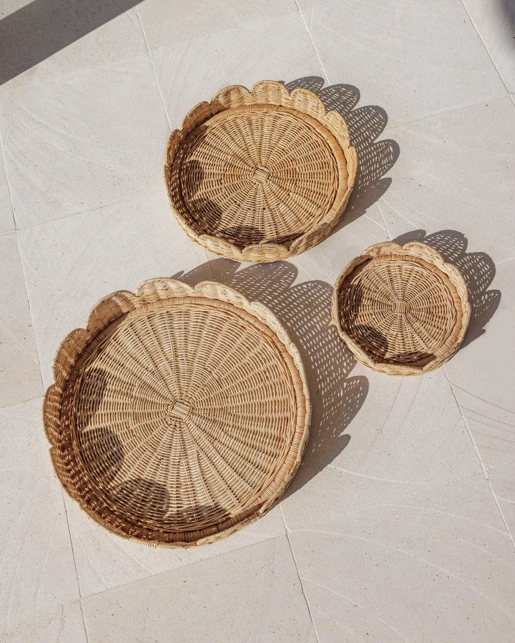 Scallop Rattan Round Tray