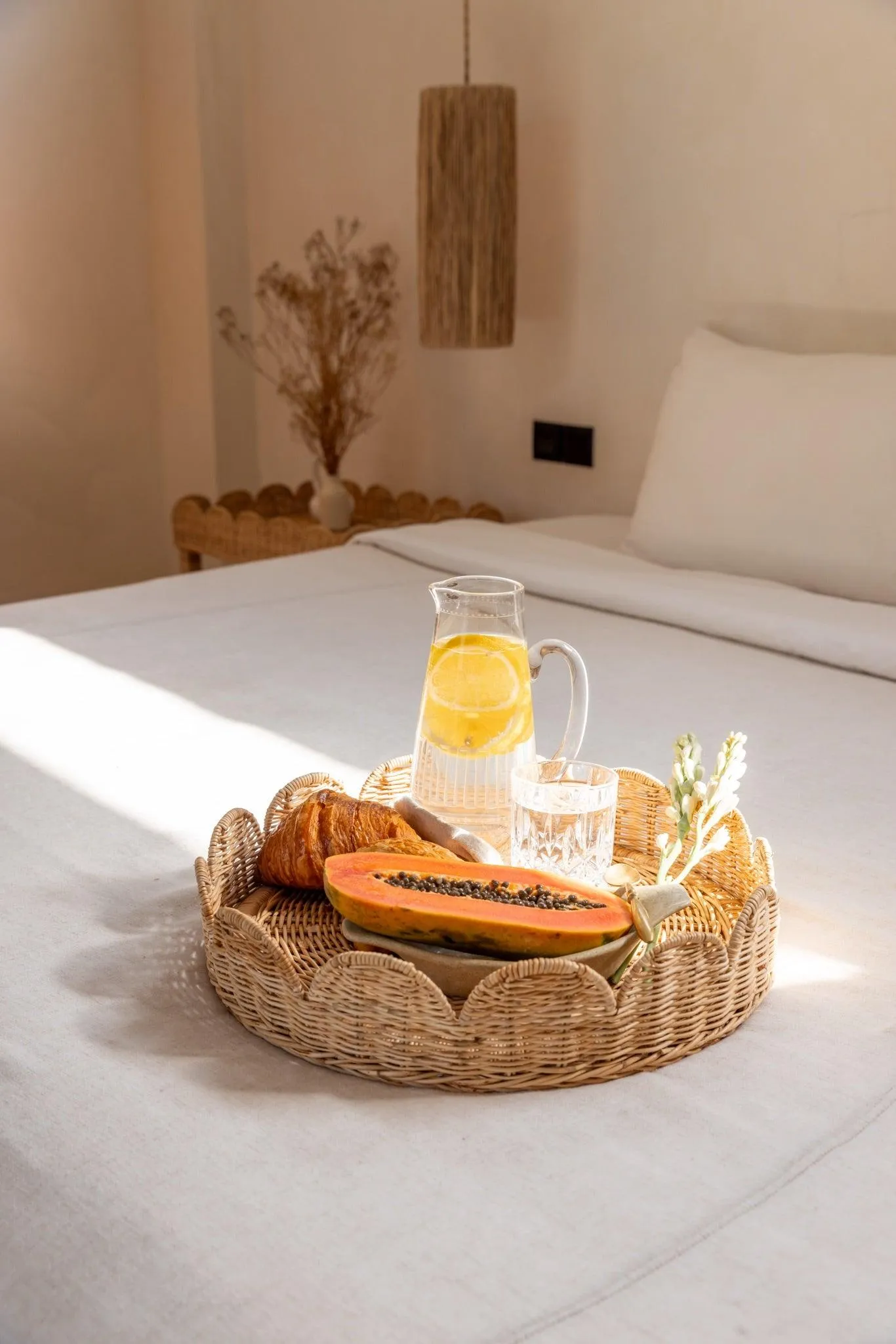 Scallop Rattan Round Tray