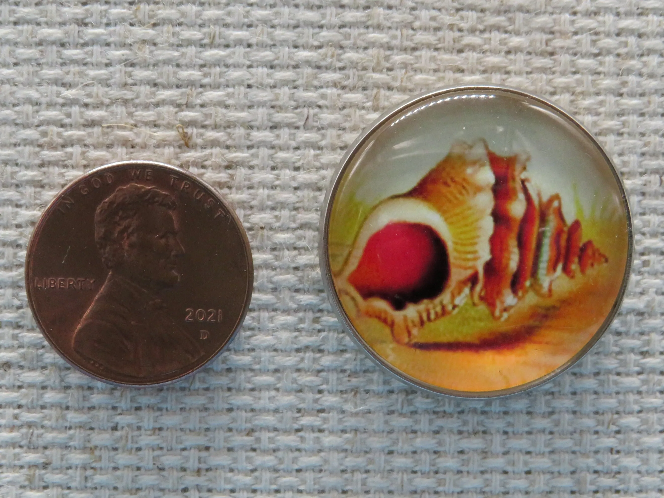 Seashell Domed Needle Minder, Cover Minder, Magnet LAST ONE!